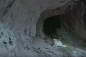 Untouchable Lovers Episode 10 Zhuque dan Rong Zhi selamat