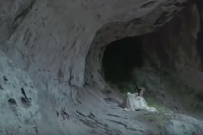 Untouchable Lovers Episode 10 Zhuque dan Rong Zhi selamat