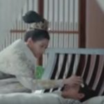 Untouchable Lovers Episode 23 Liu Chuyu Merawat Rong Zhi